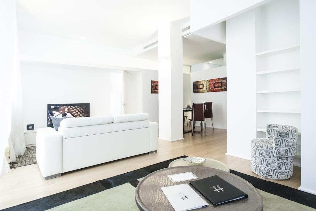 Charming Home Near Duomo Милано Екстериор снимка