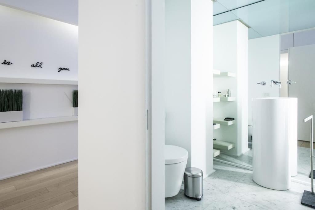 Charming Home Near Duomo Милано Екстериор снимка